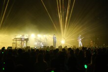 Mrs. GREEN APPLEのライブの様子。