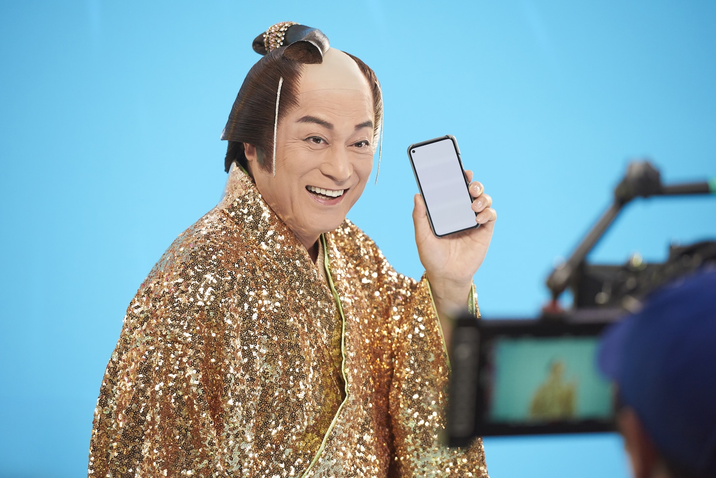 「DMMオンクレ」のテレビCM「毎日がカルナバル」編の撮影の様子。