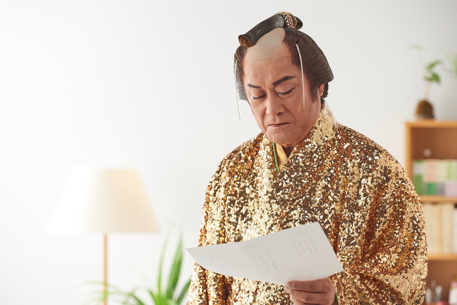 「DMMオンクレ」のテレビCM「毎日がカルナバル」編の撮影メイキングカット。