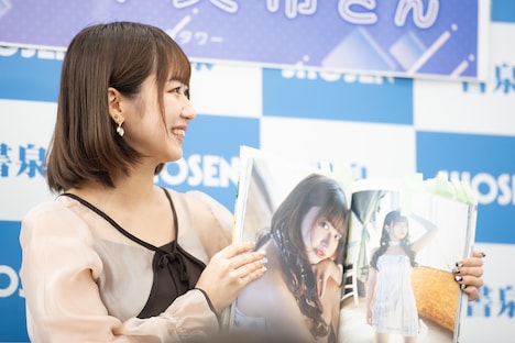 ロングヘアーのカットを見せる野中美希（モーニング娘。’23）。