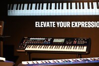 ステージに置かれた「MONTAGE M6」。