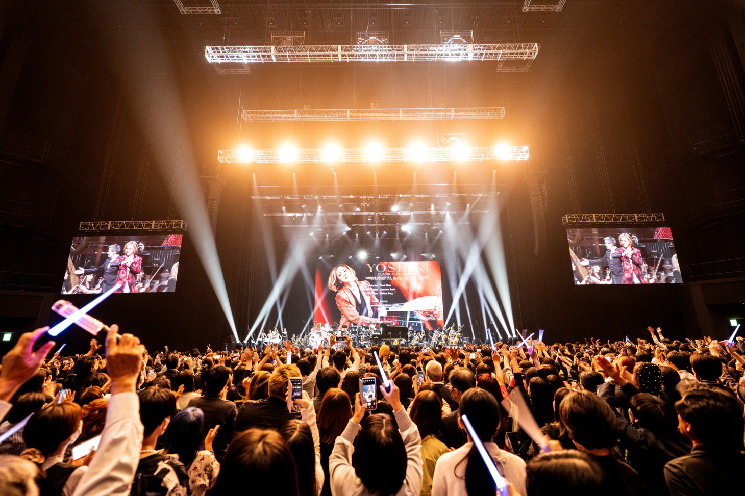 「YOSHIKI CLASSICAL 10th Anniversary World Tour with Orchestra 2023 'REQUIEM'」の様子。
