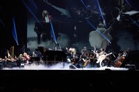 「YOSHIKI CLASSICAL 10th Anniversary World Tour with Orchestra 2023 'REQUIEM'」の様子。