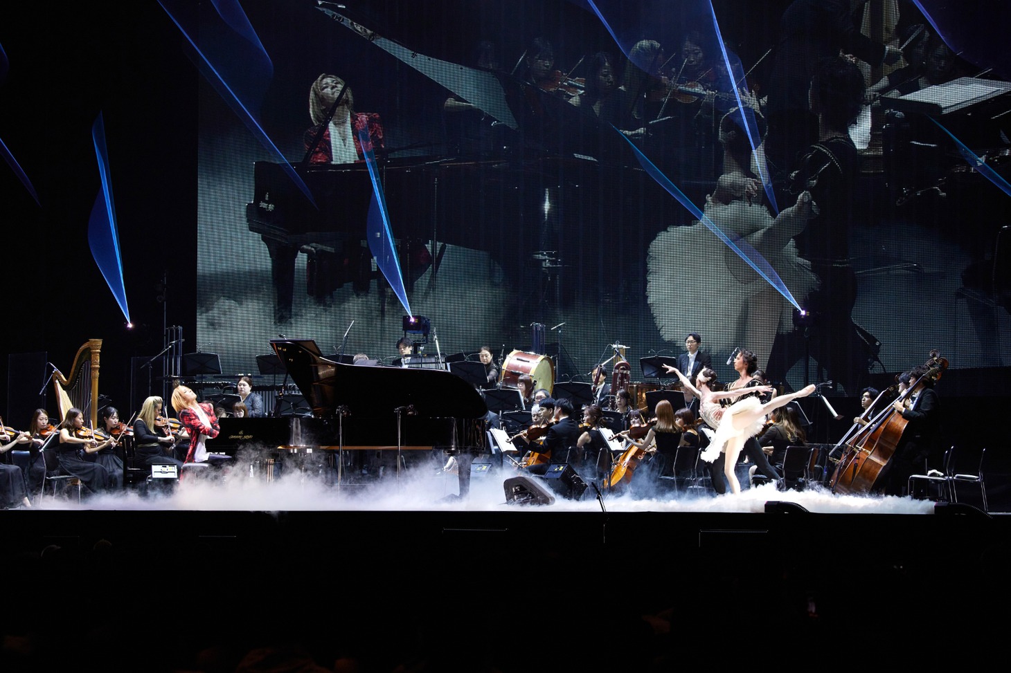 「YOSHIKI CLASSICAL 10th Anniversary World Tour with Orchestra 2023 'REQUIEM'」の様子。