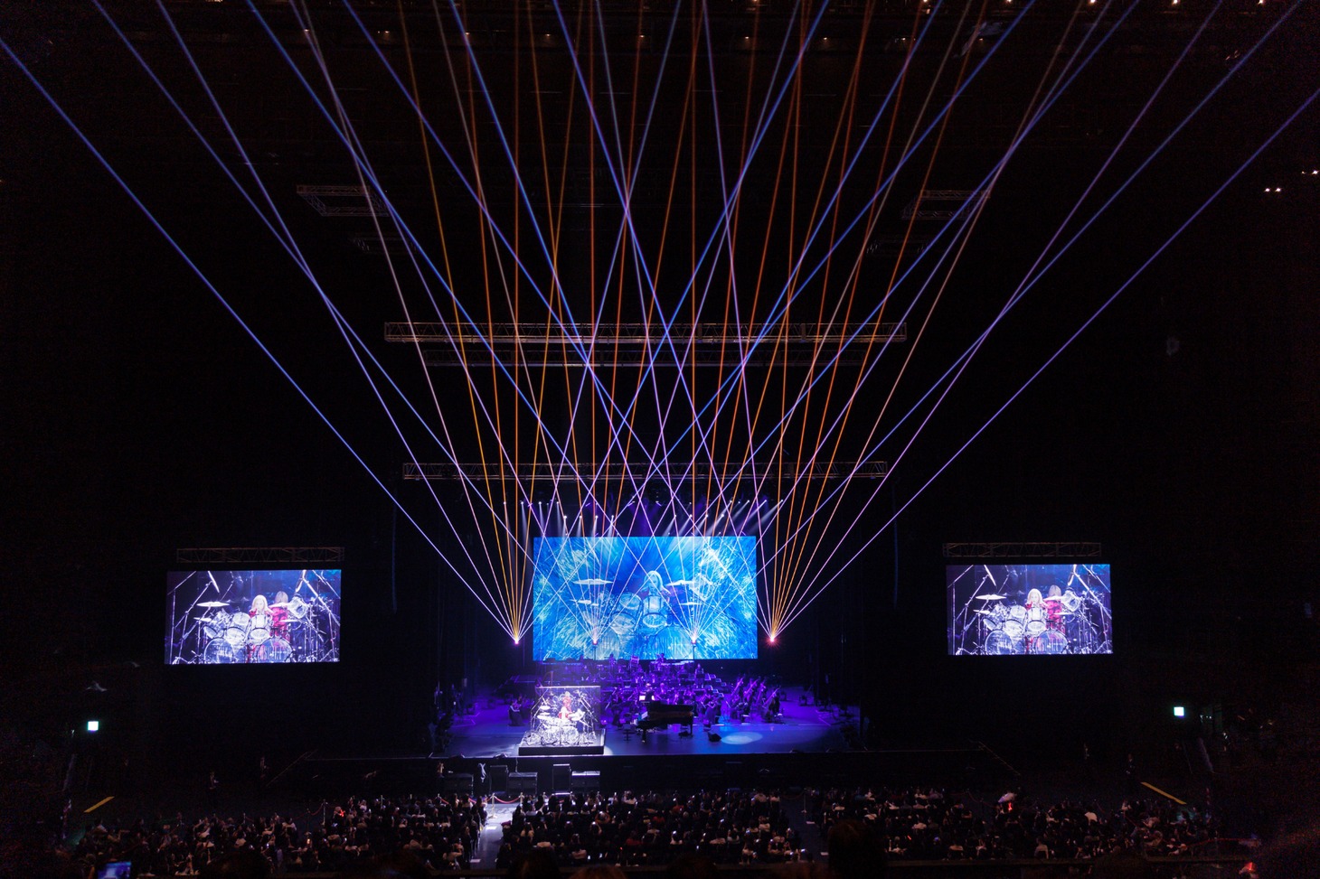 「YOSHIKI CLASSICAL 10th Anniversary World Tour with Orchestra 2023 'REQUIEM'」の様子。