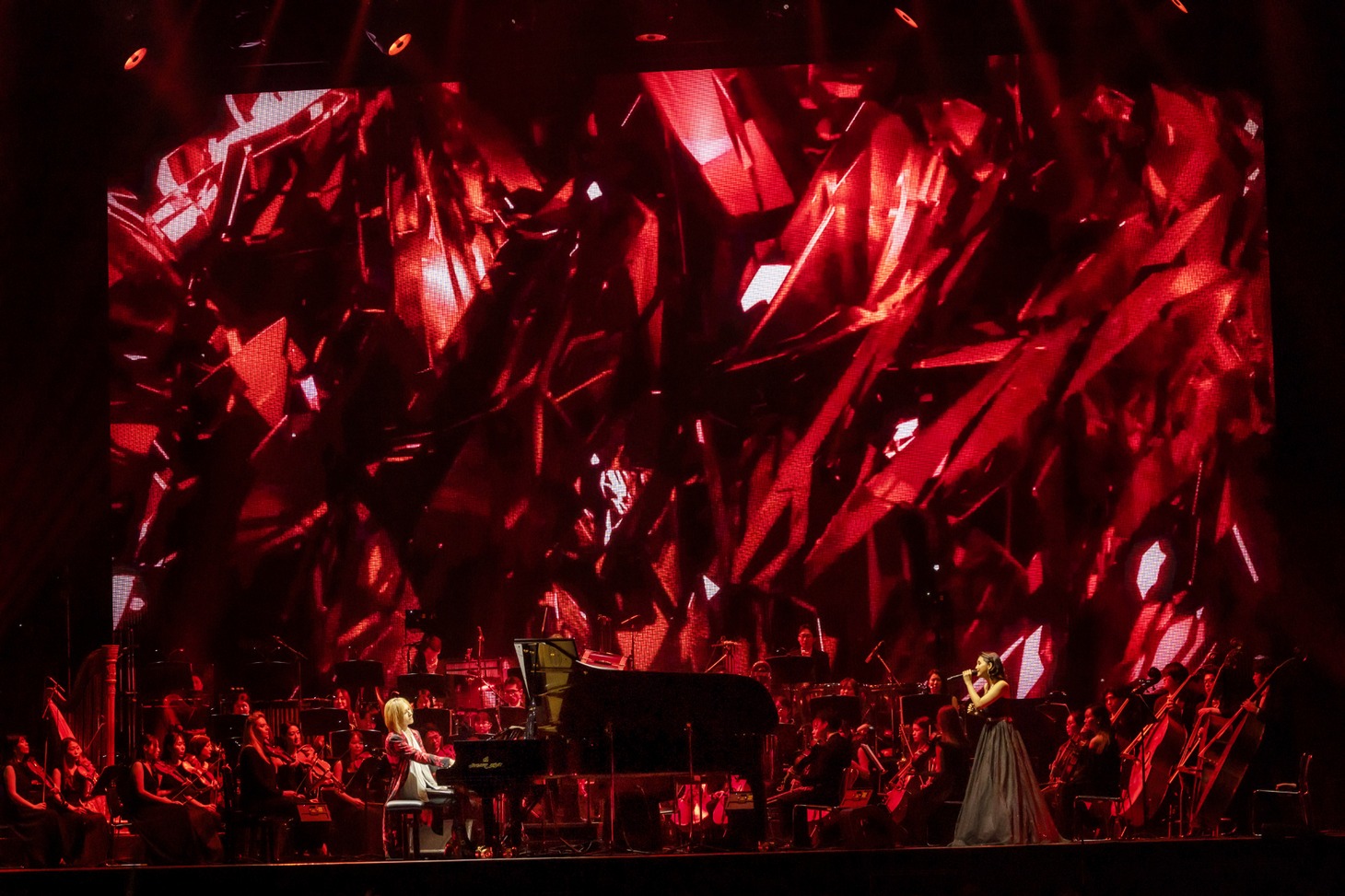 「YOSHIKI CLASSICAL 10th Anniversary World Tour with Orchestra 2023 'REQUIEM'」の様子。