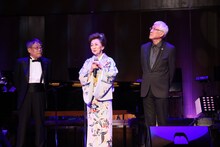 「大月みやこ60周年コンサート～このひと時 今もあなたと～」の様子。（写真提供：KING RECORDS）