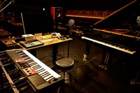 冨田ラボのスタジオを再現したステージ。（撮影：高田真希子）