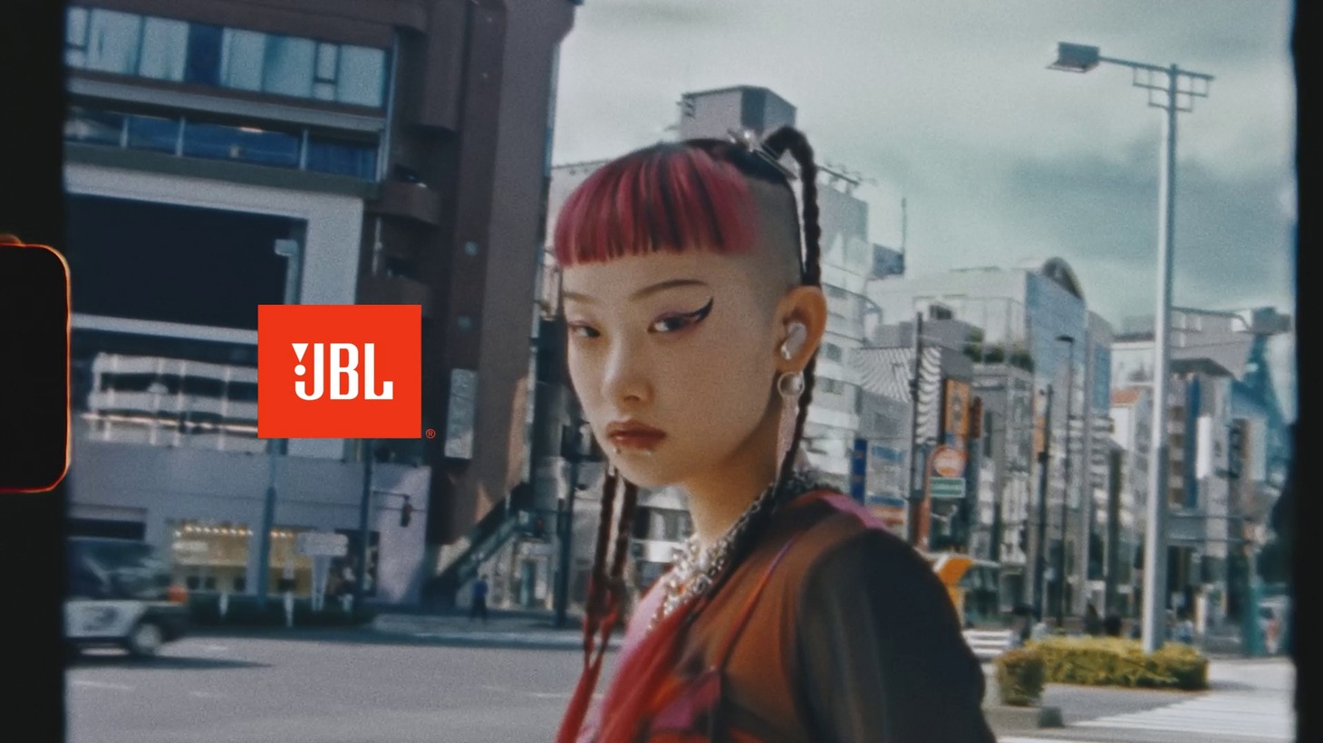JBL CM「『音楽、最高ッ！』篇」より。