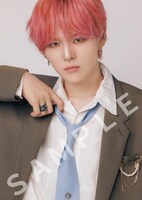 「CanCam」12月号特別版のHMV特典のフォトカードよりヨシ。