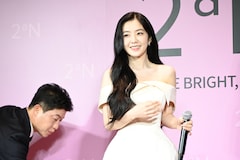 並外れた美貌”Red Velvetアイリーンが渋谷に登場、メイクを語り優美に