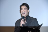 「キリエのうた」公開記念舞台挨拶で司会を務めた笠原秀幸。