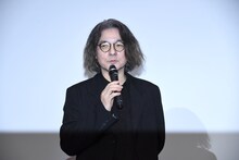 キャスト陣に向けてたっぷりとメッセージを送る岩井俊二監督。