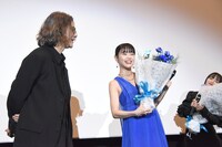 左から岩井俊二監督、アイナ・ジ・エンド、広瀬すず。