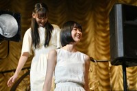 東京・東京キネマ倶楽部のステージに登場した坂井小春と宮沢友。