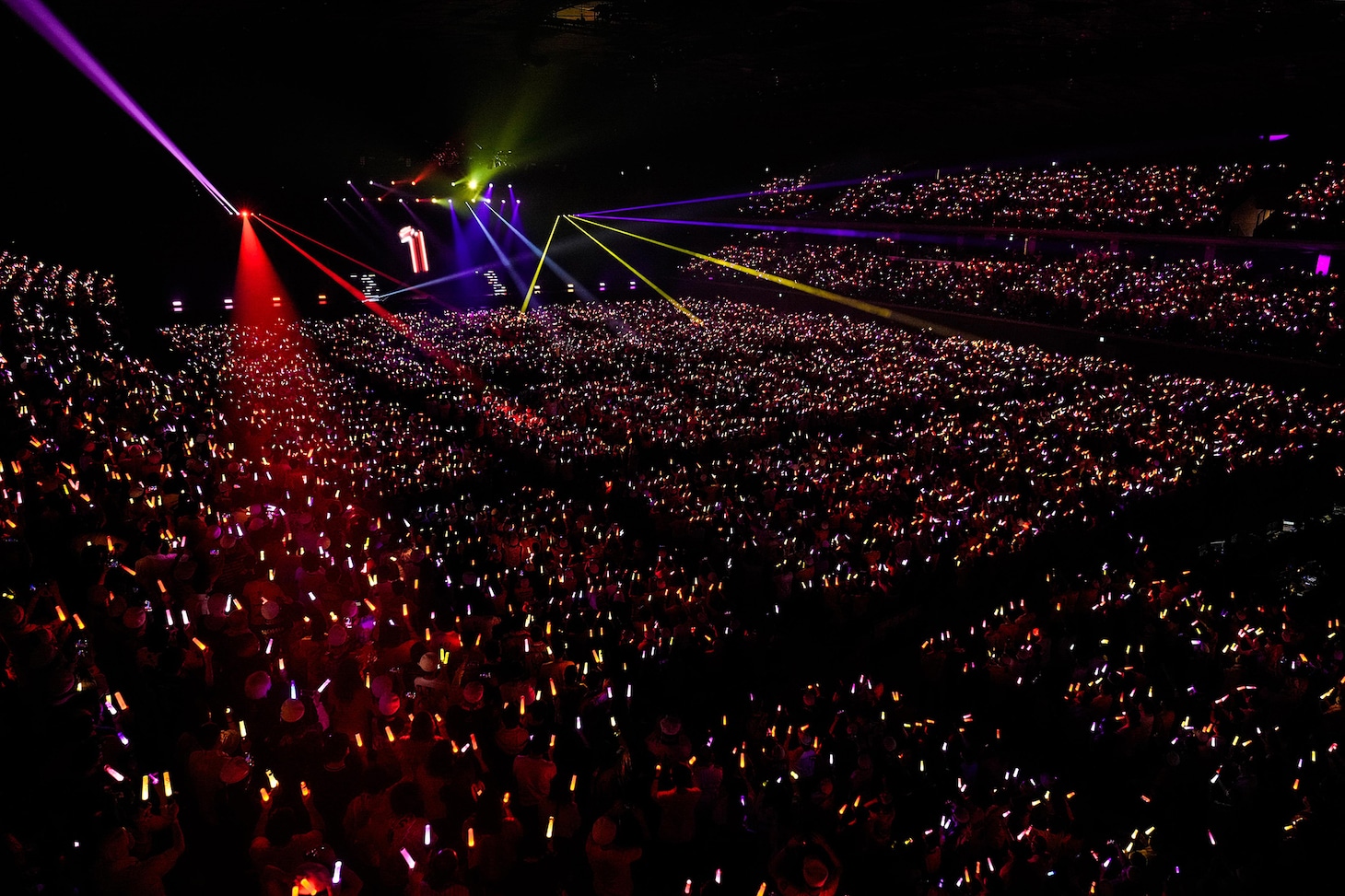 「MOMOIRO CLOVER Z 15th Anniversary Tour『QUEEN OF STAGE』」ファイナル公演の様子。