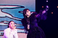 玉井詩織（右）