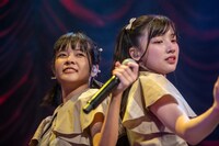 左から結城りな、芹澤もあ。