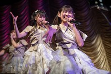 バルコニーの階段を移動するukka。