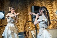 “グリコじゃんけん”をする村星りじゅと葵るり。