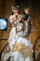 “グリコじゃんけん”をする村星りじゅと葵るり。