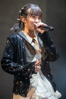 郷ひろみになりきる結城りな。