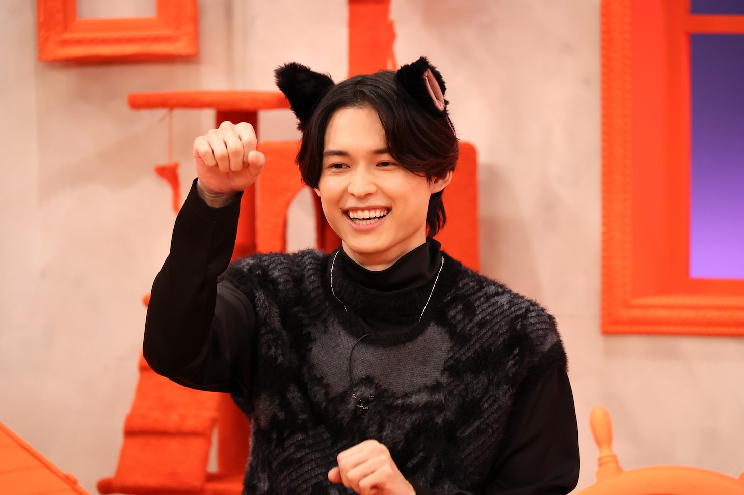 人気画像7位は「アイナ・ジ・エンド、SixTONES松村北斗がネコ化」より、松村北斗（SixTONES）。(c)フジテレビ