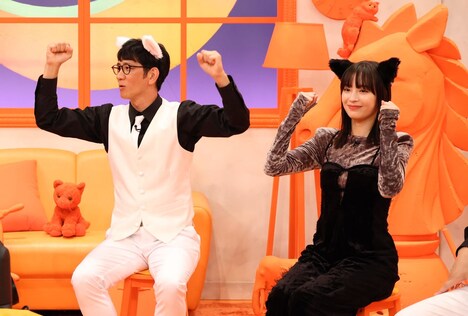 左から柴田英嗣（アンタッチャブル）、広瀬すず。(c)フジテレビ