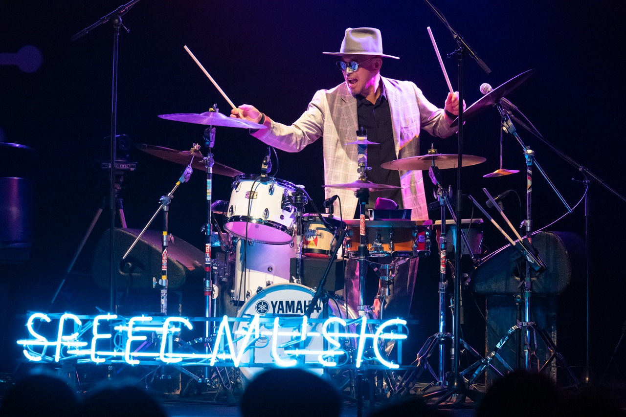 H ZETT KOU（Dr）（Photo by Yuta Ito）