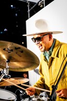 H ZETT KOU（Dr）（Photo by Hiroki Nishioka）