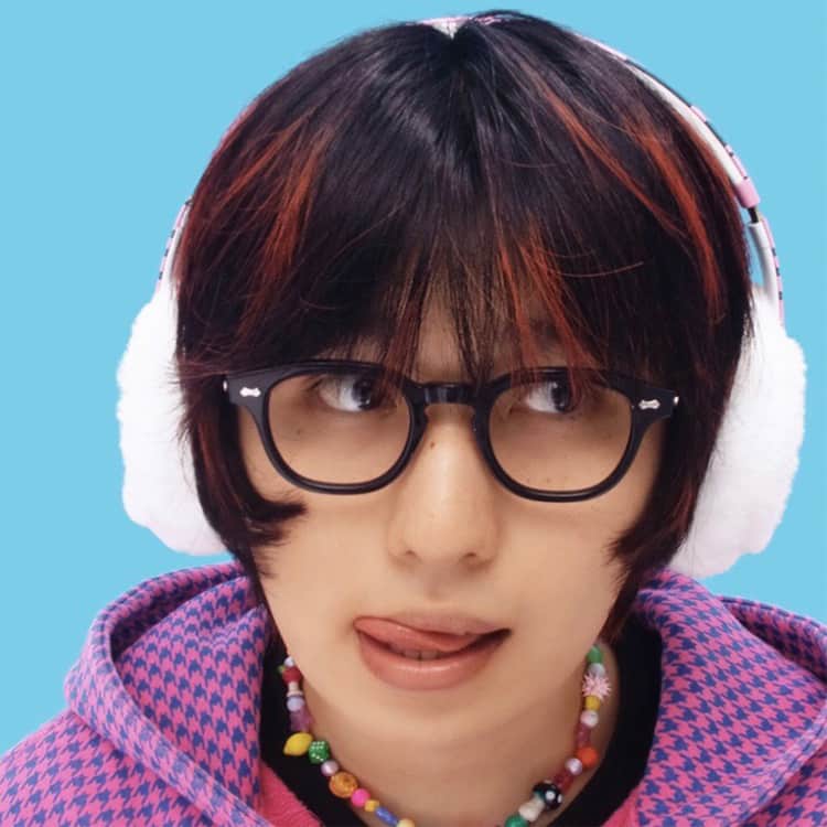 Mega Shinnosukeが監督務めた新曲MV公開、人形が炎上しながら走行「全 