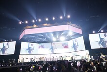 「＝LOVE 6th ANNIVERSARY PREMIUM CONCERT」初日公演の様子。(c)YOANI / ソニー・ミュージックレーベルズ