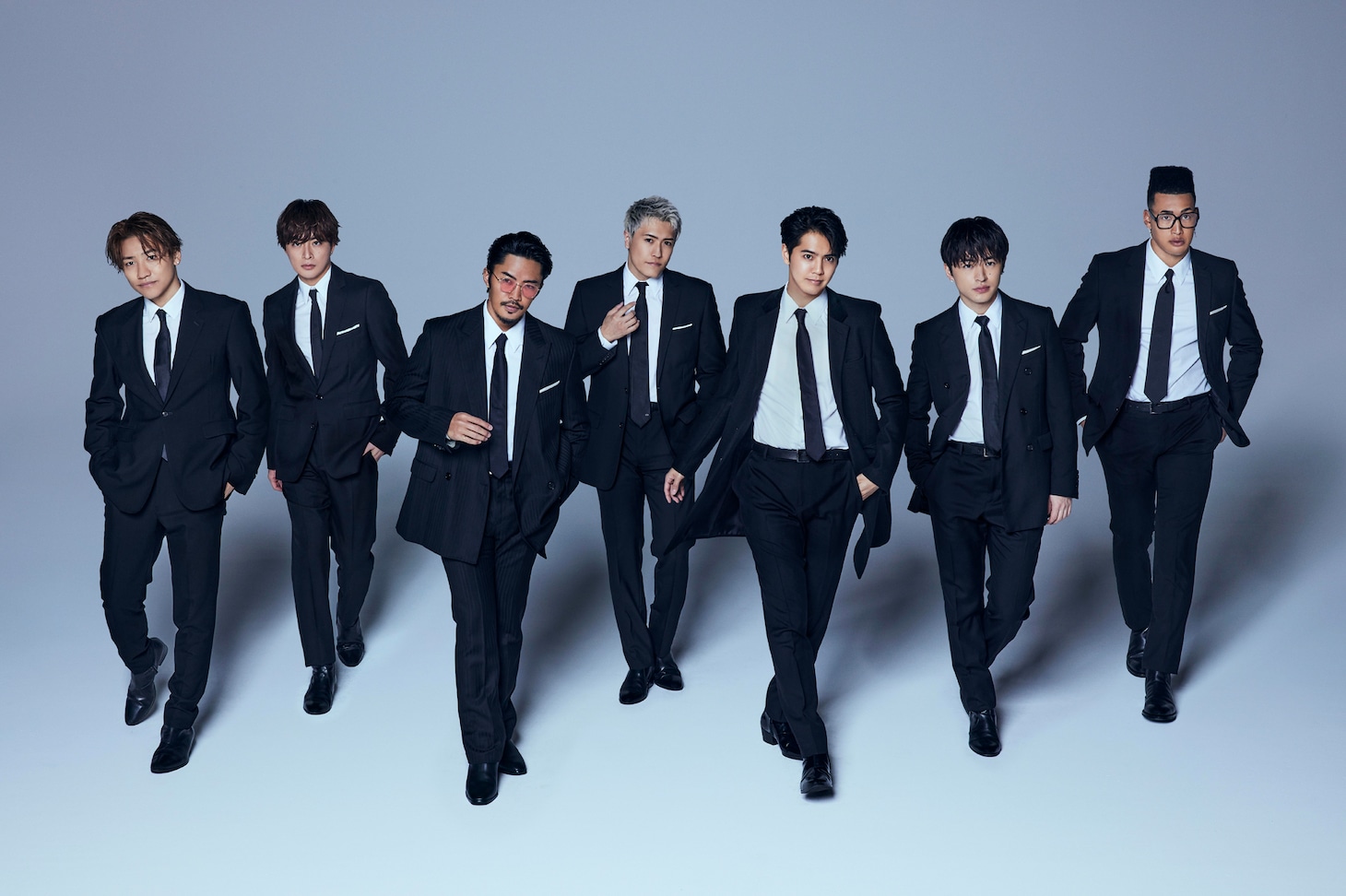GENERATIONS。左端が関口メンディー。