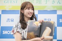 3rd写真集「GR」のセクシーなカットを見せる山岸理子（つばきファクトリー）。