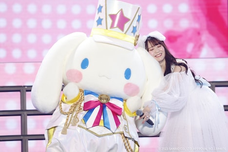 シナモンと大谷映美里。(c)YOANI / ソニー・ミュージックレーベルズ