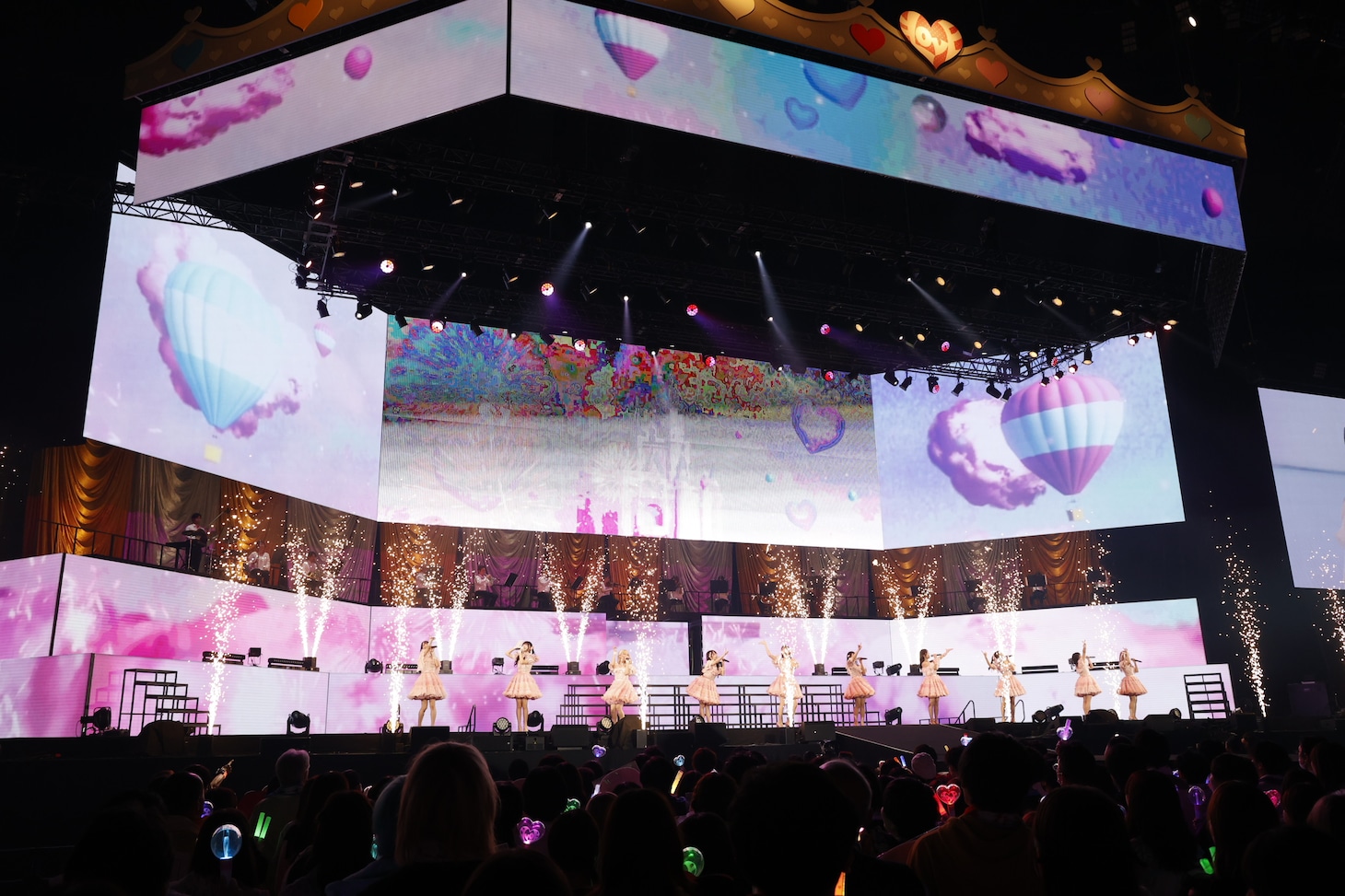 「＝LOVE 6th ANNIVERSARY PREMIUM CONCERT」2日目公演の様子。(c)YOANI / ソニー・ミュージックレーベルズ