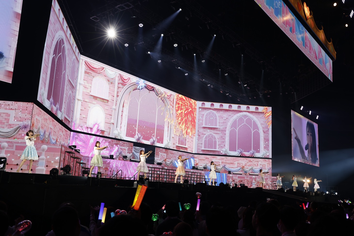 「＝LOVE 6th ANNIVERSARY PREMIUM CONCERT」2日目公演の様子。(c)YOANI / ソニー・ミュージックレーベルズ