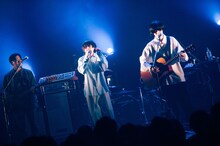 アンコールで「目を覚ましてよ」をセルフカバーする武市和希（mol-74）とandrop。（Photo by Kana Tarumi）