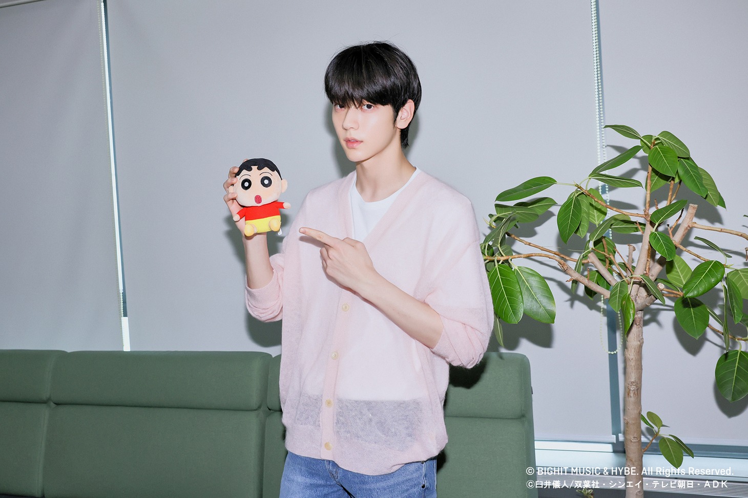 SOOBIN (c)BIGHIT MUSIC & HYBE. All Rights Reserved. (c)臼井儀人／双葉社・シンエイ・テレビ朝日・ADK