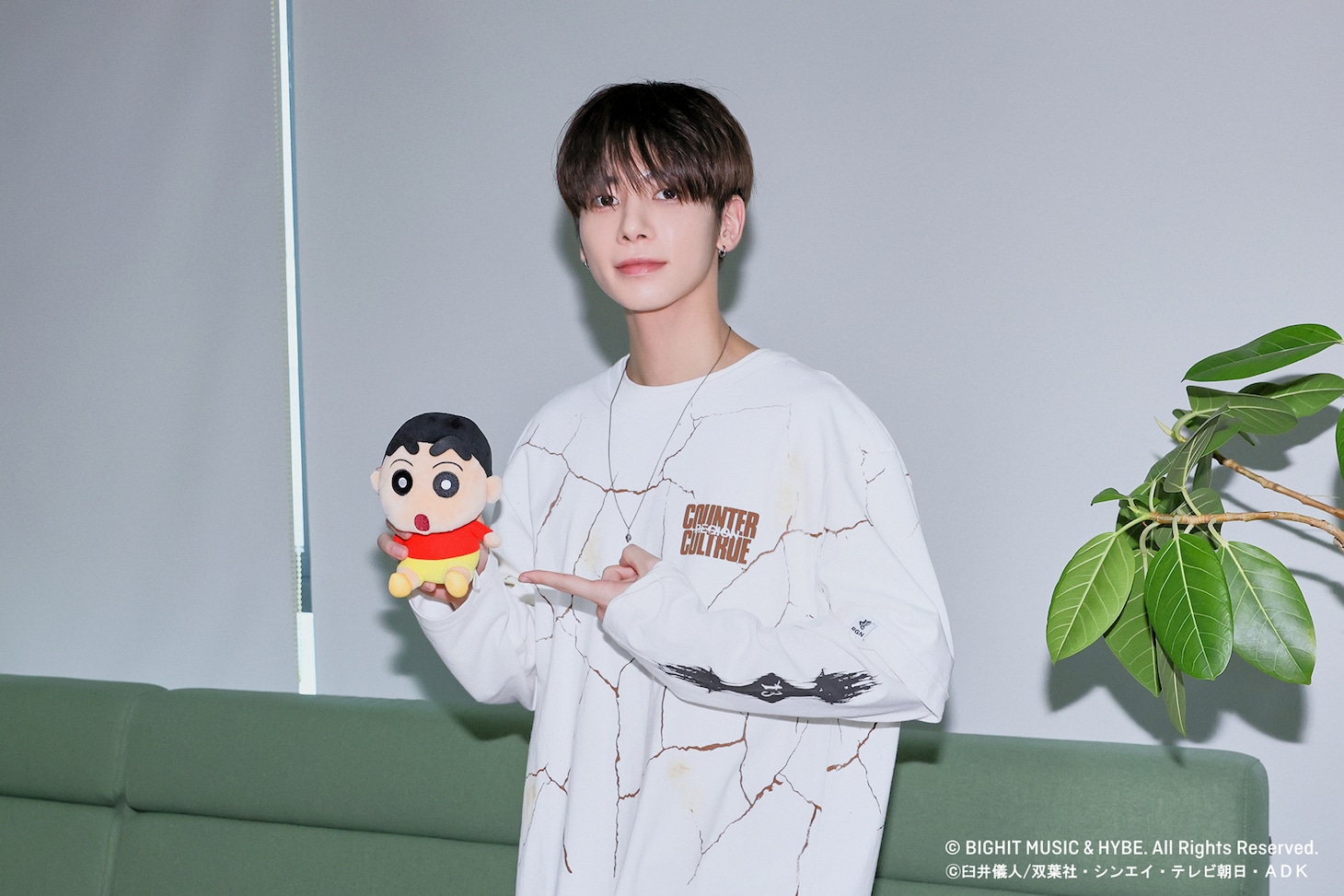 TAEHYUN (c)BIGHIT MUSIC & HYBE. All Rights Reserved. (c)臼井儀人／双葉社・シンエイ・テレビ朝日・ADK