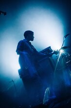 前田恭介（B / androp）（Photo by Kana Tarumi）