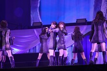 「In any way」のパフォーマンスの様子。(c)AKB48