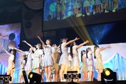 「君が教えてくれた」のパフォーマンスの様子。(c)AKB48