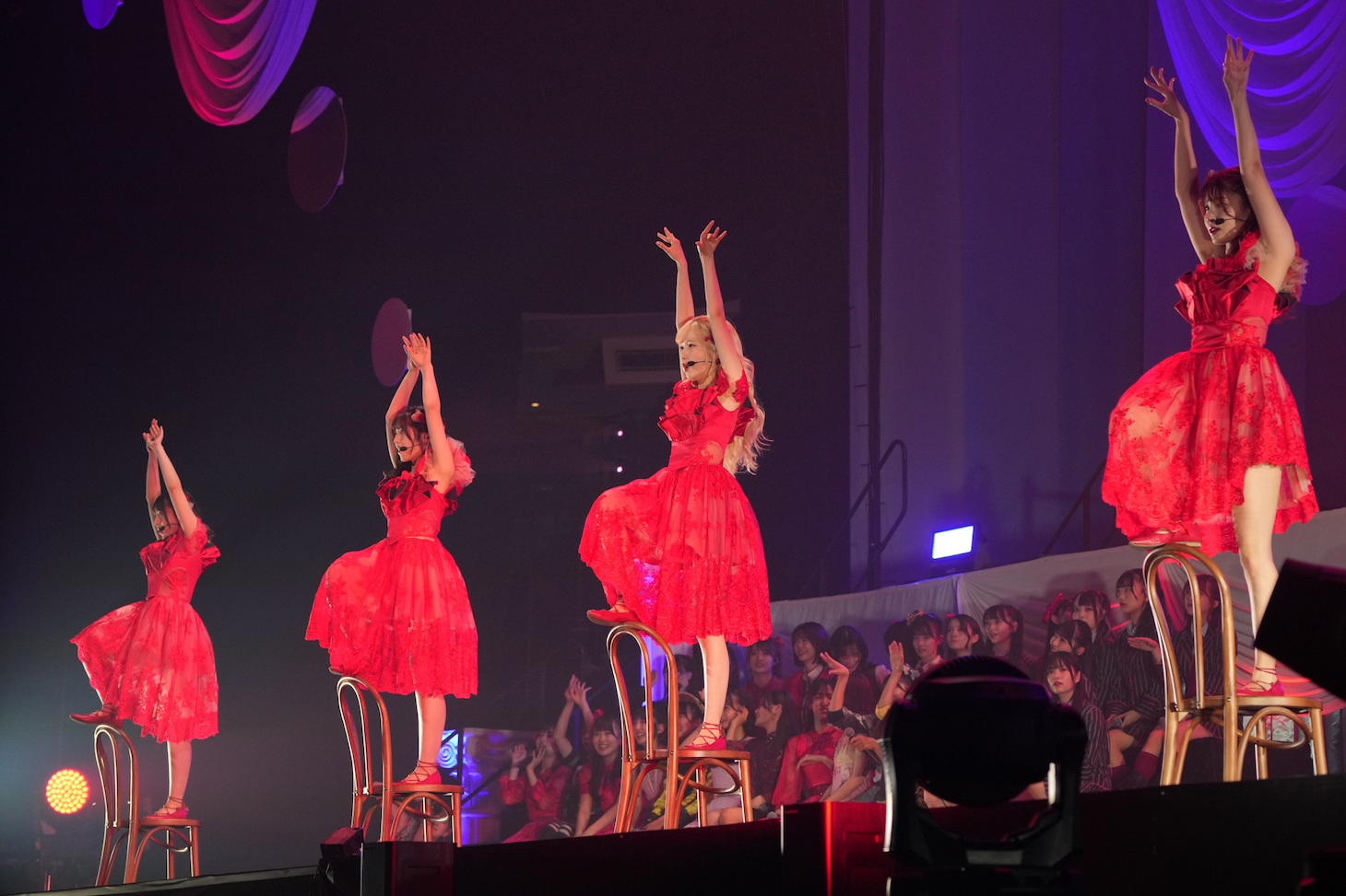 「She's gone」のパフォーマンスの様子。(c)AKB48