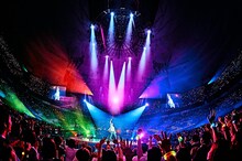 福山雅治のライブの様子。