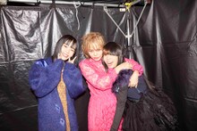 左からアイナ・ジ・エンド、Chara、Salyu。（撮影：岩澤高雄）