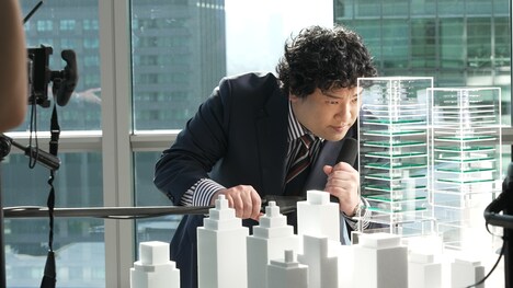 ドコモビジネスCM「街づくり」編のメイキングシーンより。