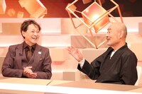 左から中居正広、伊武雅刀。 (c)フジテレビ