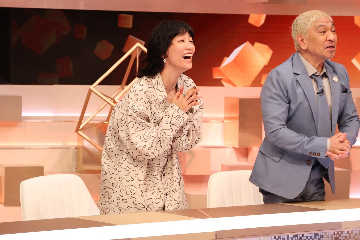 左から水川あさみ、松本人志。 (c)フジテレビ
