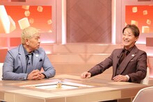 左から松本人志、中居正広。 (c)フジテレビ